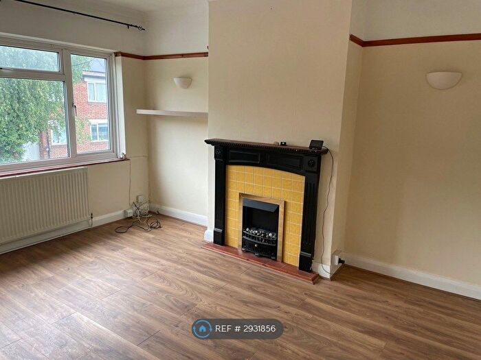 2 Bedroom Maisonette To Rent In Alexandra Close, Harrow, HA2