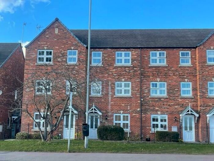 4 Bedroom Town House For Sale In Dunsil Row, Clipstone Village, NG21