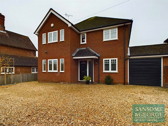 4 Bedroom Link Detached House For Sale In The Street, Mortimer, Reading, Berkshire, RG7