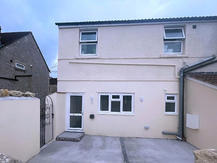 1 Bedroom Flat To Rent In Bath Road, BA2