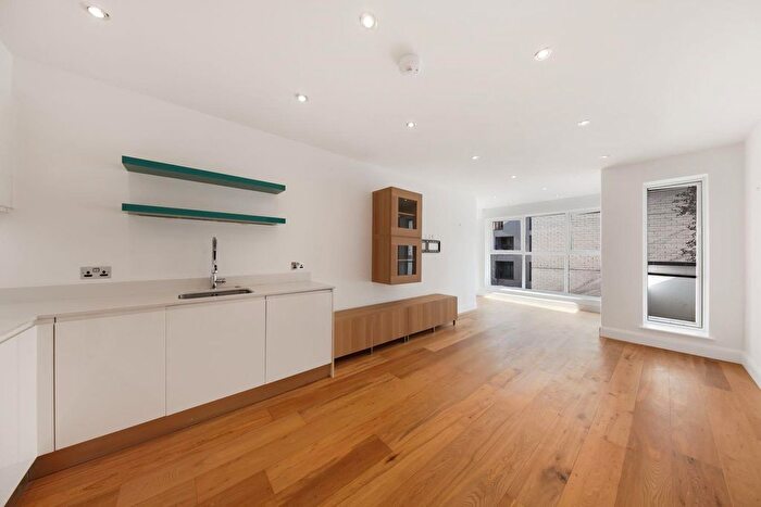 2 Bedroom Flat To Rent In The Avenue, London, NW6