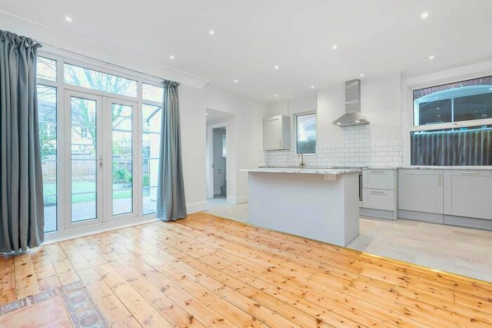 3 Bedroom Property To Rent In Stanton Road, Wimbledon, London, SW20