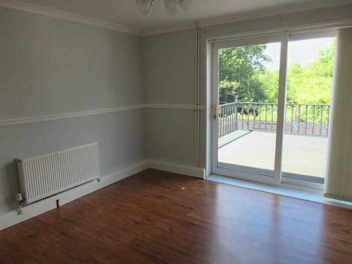 3 Bedroom Semidetached House For Sale In Farm View, Pengam, NP12