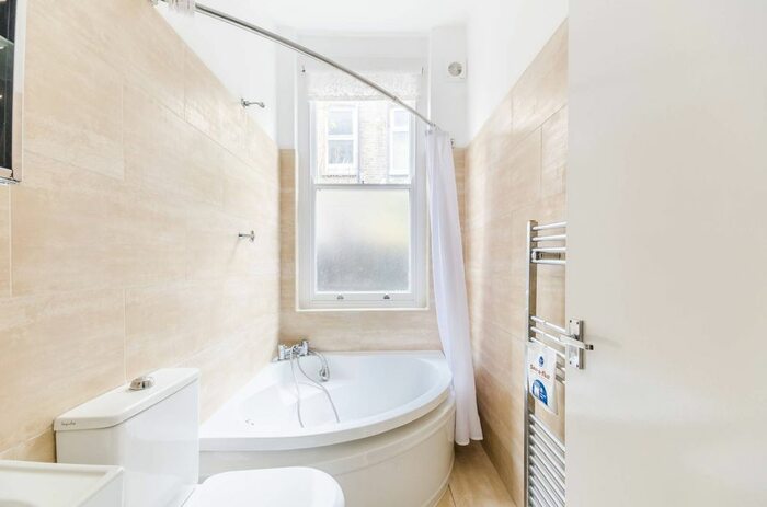 1 Bedroom Flat To Rent In New Kings Road, Hurlingham, London, SW6
