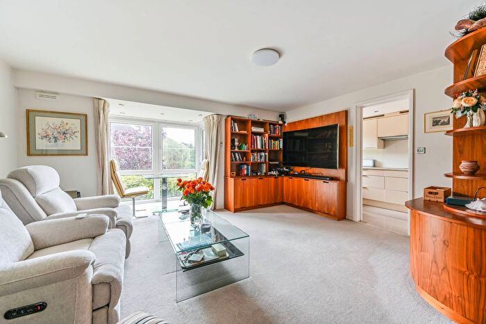 2 Bedroom Flat To Rent In Paveley Drive, Battersea, London, SW11