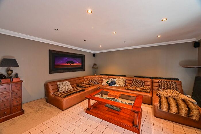 3 Bedroom Flat For Sale In Lockesfield Place, Canary Wharf, London, E14