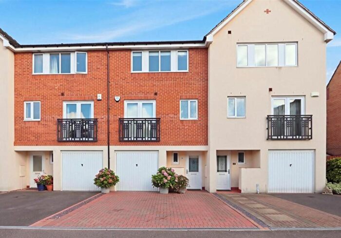 4 Bedroom Terraced House For Sale In Wain Avenue, Chesterfield, S41