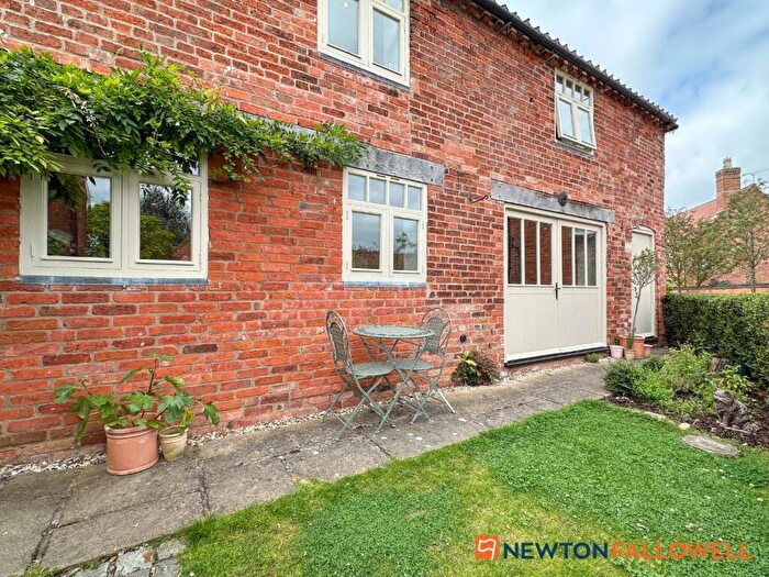 2 Bedroom Barn Conversion For Sale In Willoughby Court, Norwell, NG23