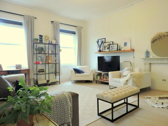 2 Bedroom Apartment To Rent In Adelaide Crescent, Hove, BN3