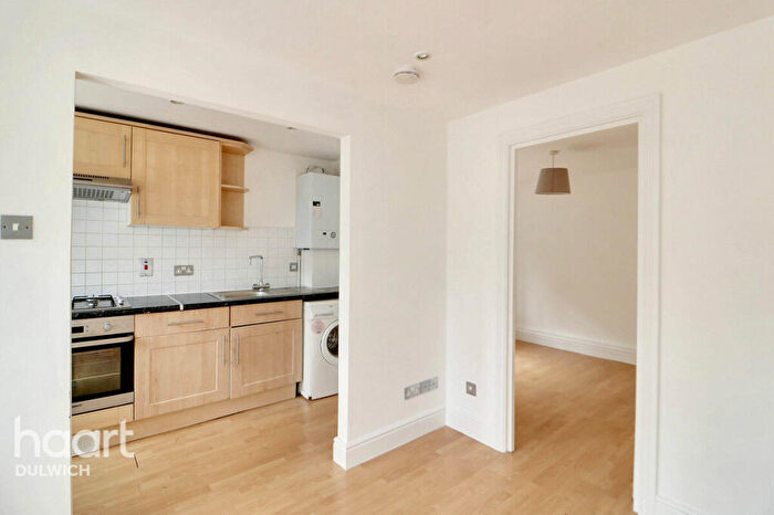 1 Bedroom Apartment For Sale In Underhill Road, East Dulwich, London, SE22