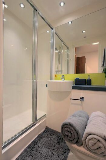 1 Bedroom Flat To Rent In Phoenix Place, Liverpool, L5