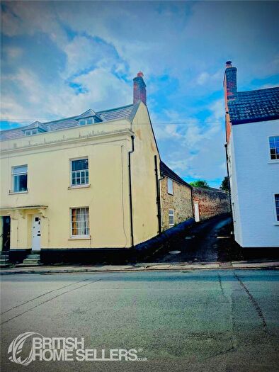 4 Bedroom End Of Terrace House For Sale In Vicarage Street, Warminster, Wiltshire, BA12