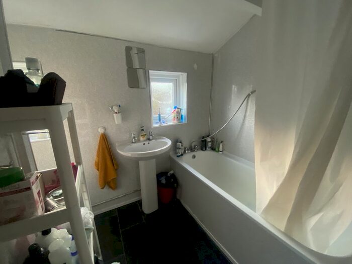 5 Bedroom Property To Rent In Lisvane Street, Cathays, Cardiff CF24
