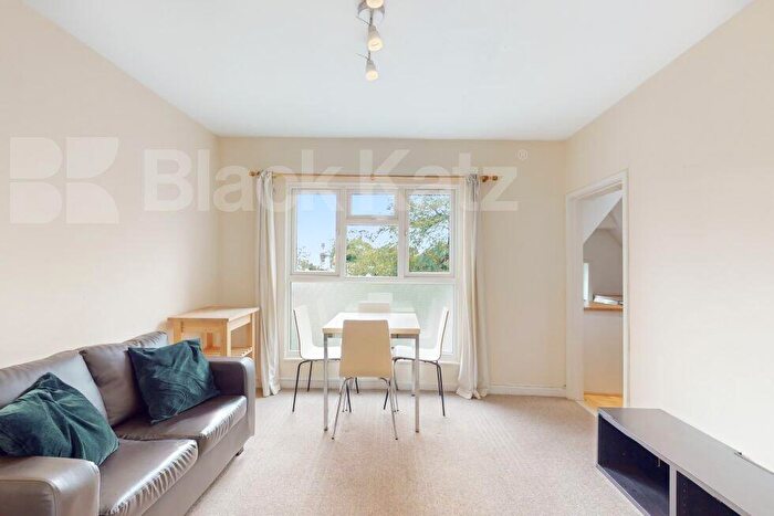 1 Bedroom Flat For Sale In Woodchurch Road, West Hampstead, NW6