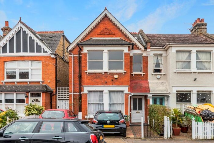 3 Bedroom Maisonette To Rent In Clive Road, London, SE21