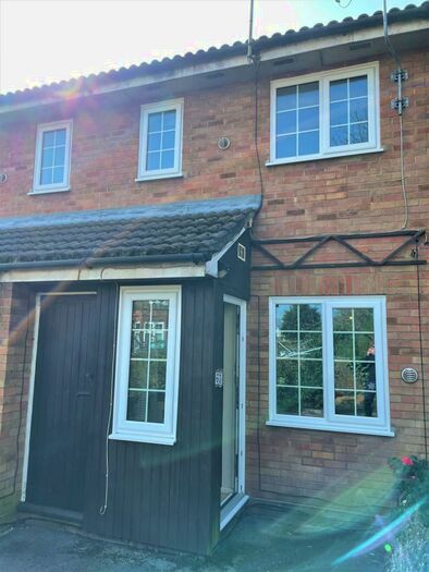 1 Bedroom Terraced House To Rent In Meadowbrook Close, Colnbrook, Slough, SL3