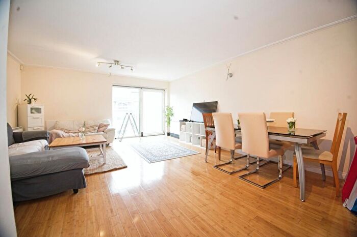 3 Bedroom Flat For Sale In Lynton Court, Cardiff, South Glamorgan, CF10