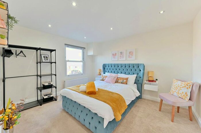 2 Bedroom Flat To Rent In Kingston Road, South Wimbledon, Wimbledon, SW19