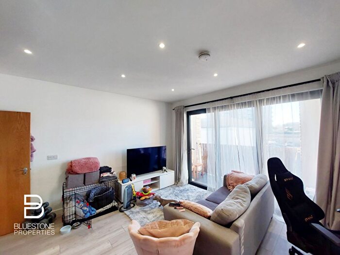 1 Bedroom Flat To Rent In Woodcote Road, Wallington, SM6