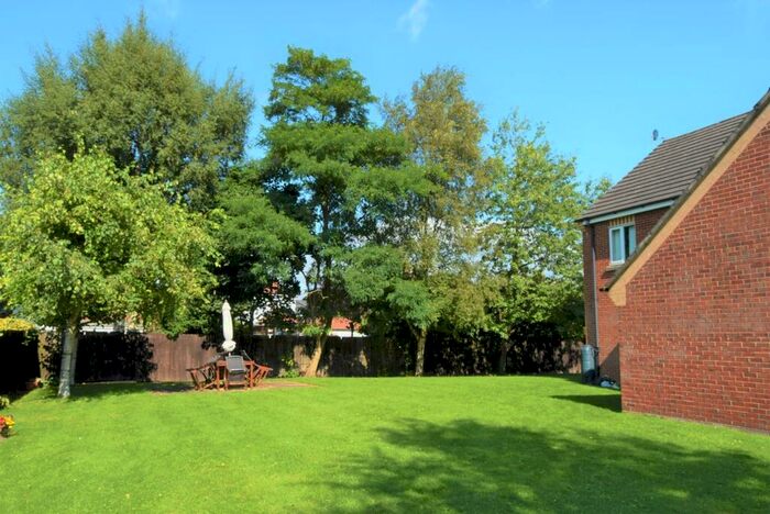 2 Bedroom Flat To Rent In Hillcrest Road, Stockport, SK2