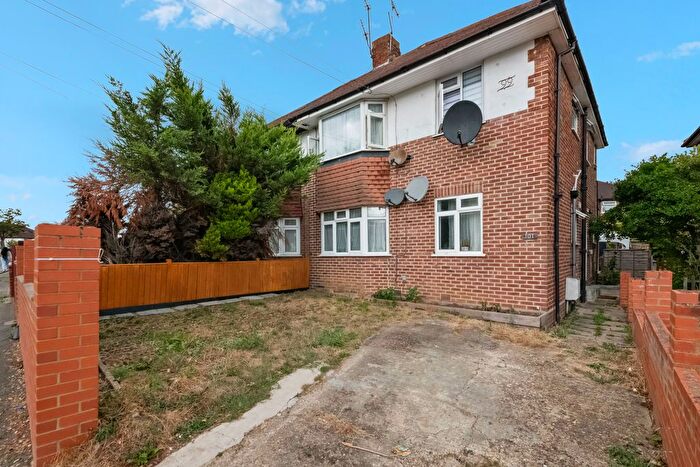 2 Bedroom Maisonette For Sale In Eastcote Lane, Northolt, UB5