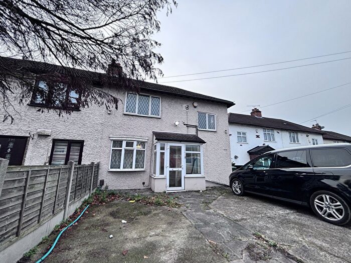 3 Bedroom Semi-Detached House To Rent In Larkshall Road, London, E4
