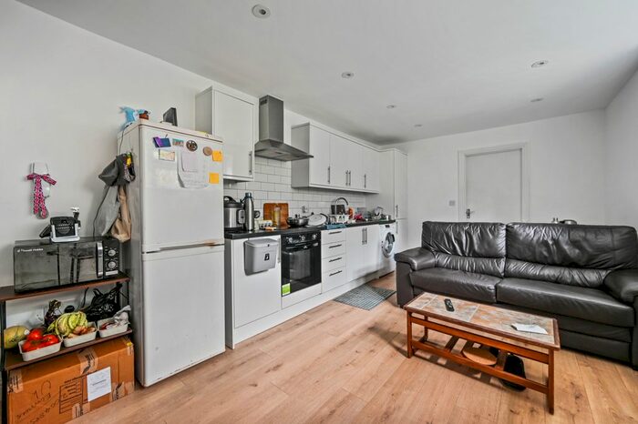 1 Bedroom Flat To Rent In Mountfield Road, London, N3