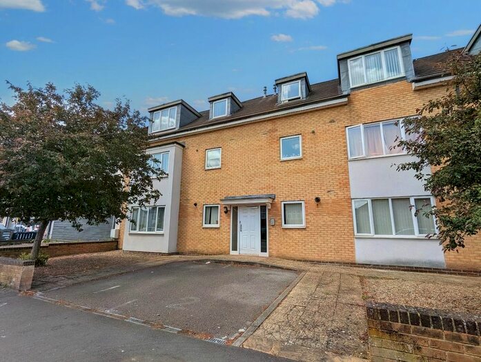 2 Bedroom Flat For Sale In Ridgemount Gardens, Whitchurch, BS14