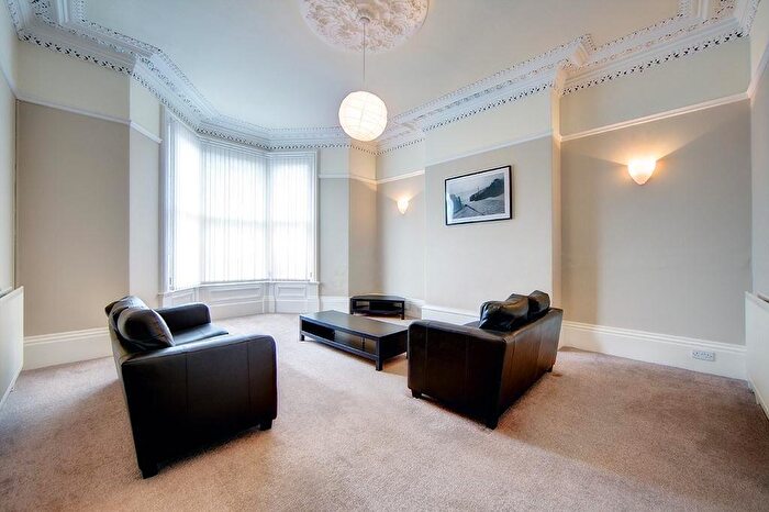 2 Bedroom Flat To Rent In Eslington Terrace, Jesmond, Newcastle Upon Tyne, NE2