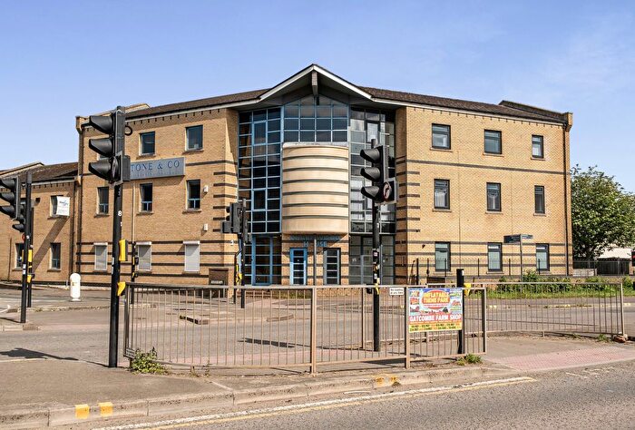 2 Bedroom Flat For Sale In Marsh Road, Bristol, Somerset, BS3