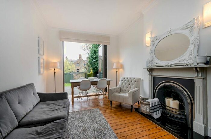 2 Bedroom Flat To Rent In Downs Road, Beckenham, BR3