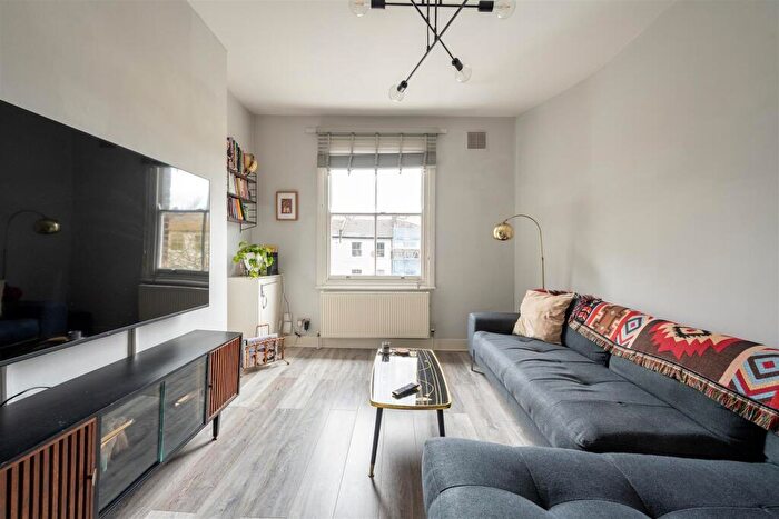 1 Bedroom Flat For Sale In Colvestone Crescent, Hackney, E8
