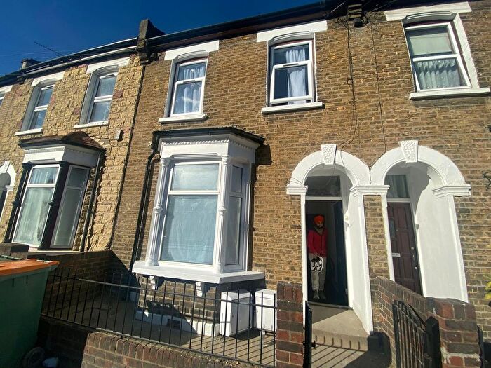 2 Bedroom Flat To Rent In Braemar Road, London, E13