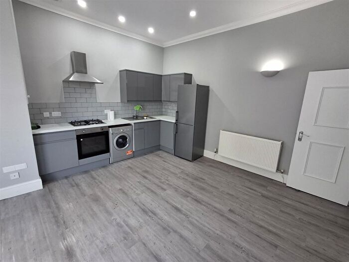 1 Bedroom Flat To Rent In The Parade, Roath, CF24