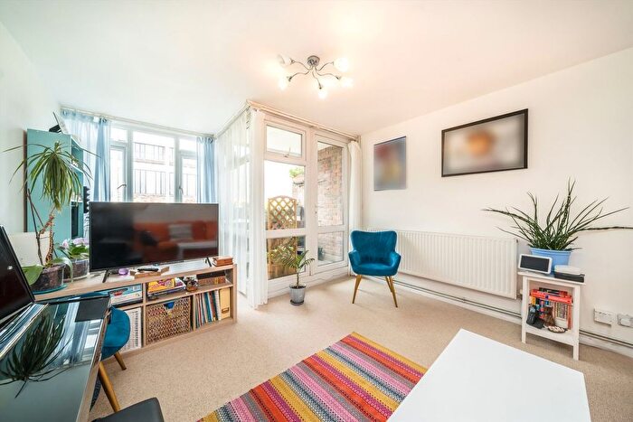 3 Bedroom Maisonette For Sale In Carey Gardens, Battersea, SW8