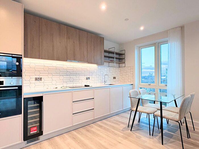 3 Bedroom Flat To Rent In Cairncross House, Kidbrooke Village, London, SE3