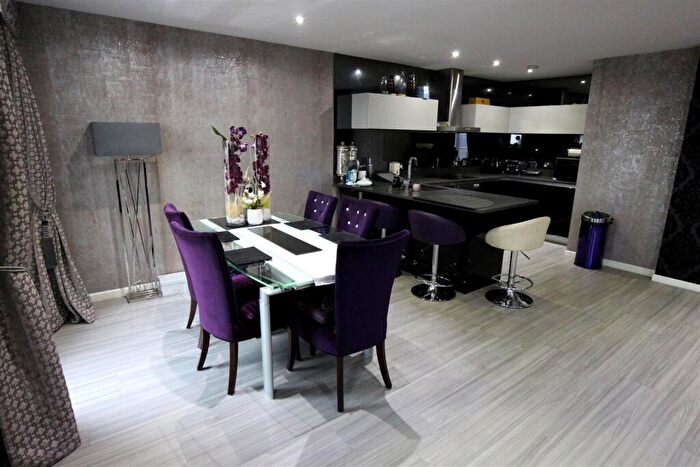 2 Bedroom Flat To Rent In Whitehall Quay Yorkshire, Leeds, LS1