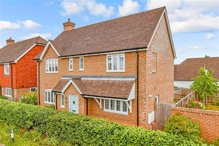 4 Bedroom Detached House For Sale In Carpenters Lane, Hadlow, Tonbridge, Kent, TN11