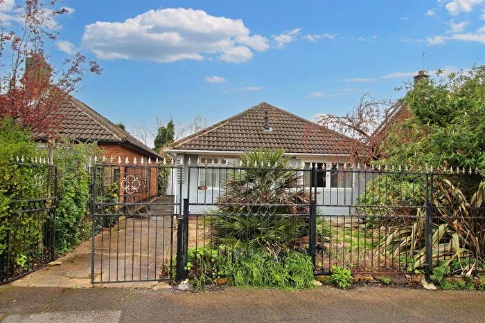 3 Bedroom Detached Bungalow For Sale In Perlethorpe Avenue, Gedling, Nottingham, NG4
