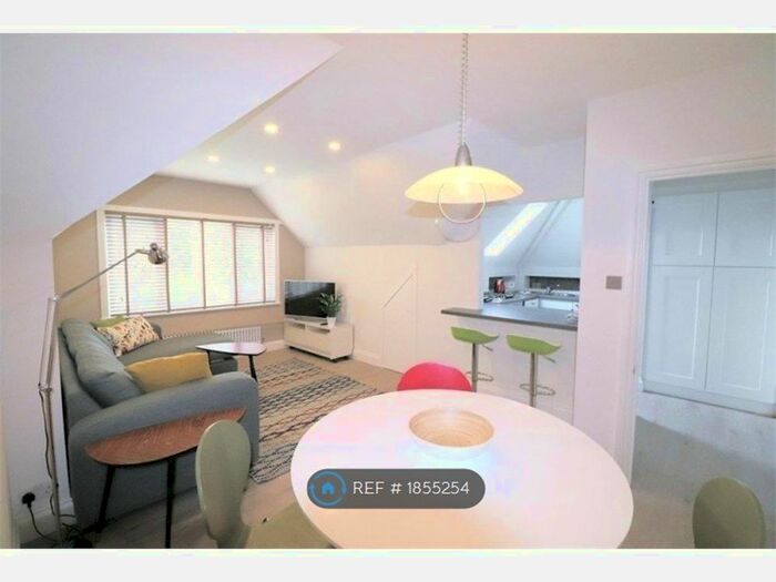 1 Bedroom Flat To Rent In The Grove, Middx, TW7