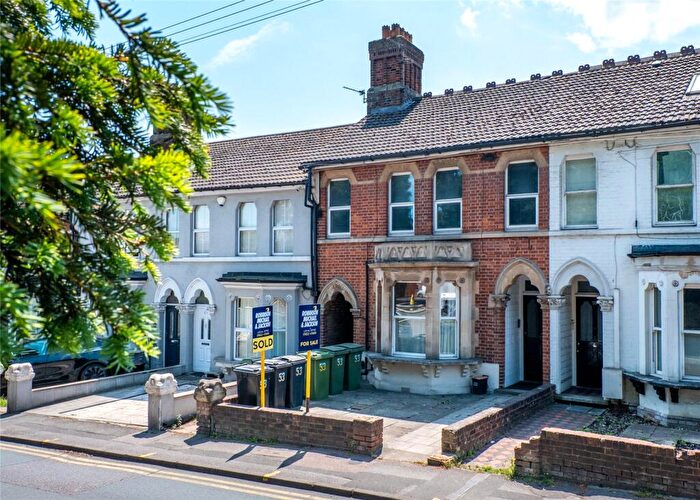 1 Bedroom Flat For Sale In Tonbridge Road, Maidstone, Kent, ME16