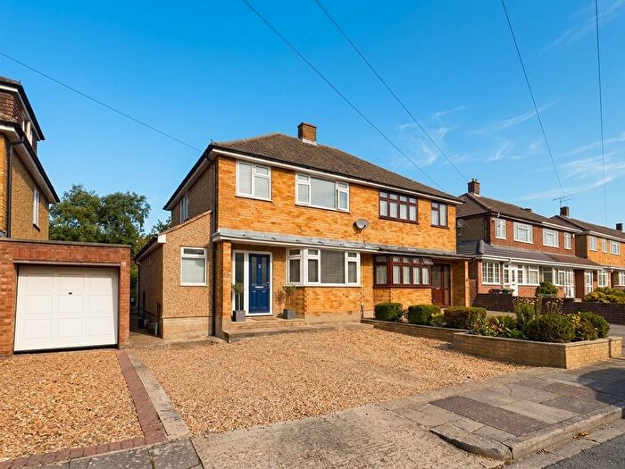3 Bedroom Semi Detached House For Sale In Shelton Way, Luton, Bedfordshire, LU2