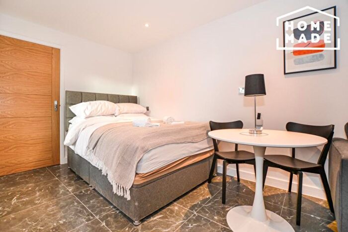 Studio To Rent In Clare Hall Manor, Hertfordshire, EN6