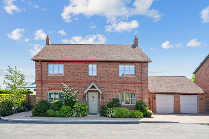 5 Bedroom Detached House For Sale In Coopers Lane, Potters Bar, EN6