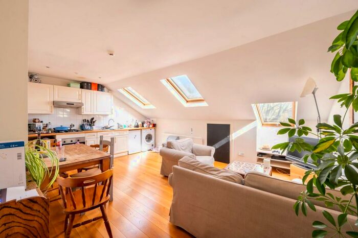 2 Bedroom Flat To Rent In Cavendish Road, Balham, London, SW12