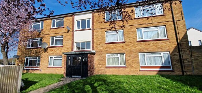 2 Bedroom Flat To Rent In Gilbert Close, Swanscombe, Kent, DA10