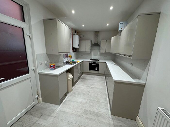 3 Bedroom Terraced House To Rent In Chepstow Road, Leicester, LE2