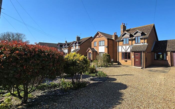 2 Bedroom Link Detached House For Sale In Lowgate, Lutton, PE12