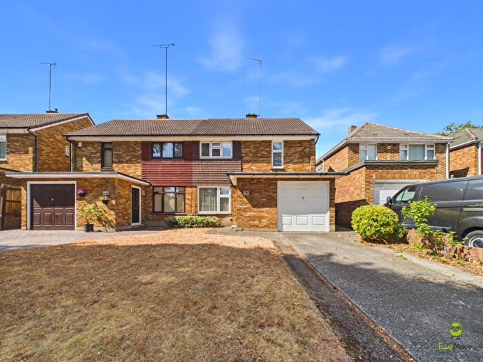 4 Bedroom Semi Detached House For Sale In Avenue Road, Erith, Kent, DA8