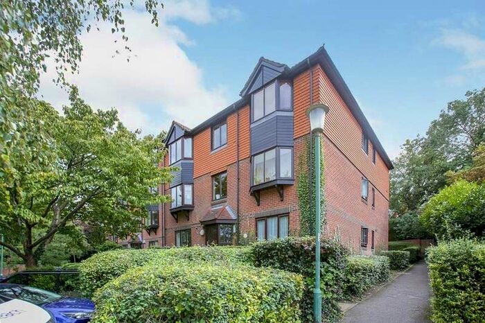 2 Bedroom Apartment To Rent In Clowser Close, Sutton, Surrey, SM1